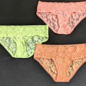 NWOT Victoria's Secret Hiphugger Panties 3 Pair